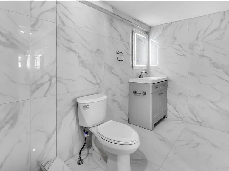 1032 54th Ave N #1 — Photo 2