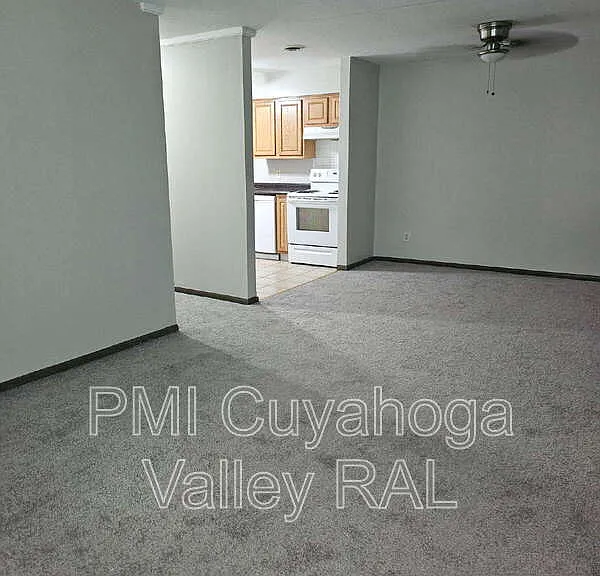 1500 W Market St #14 — Photo 4