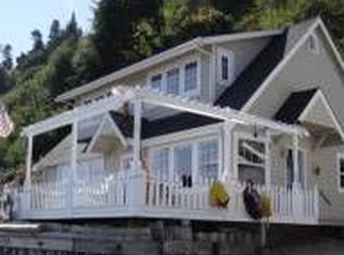 3137 Shoreline Dr, Camano Island, WA 98282