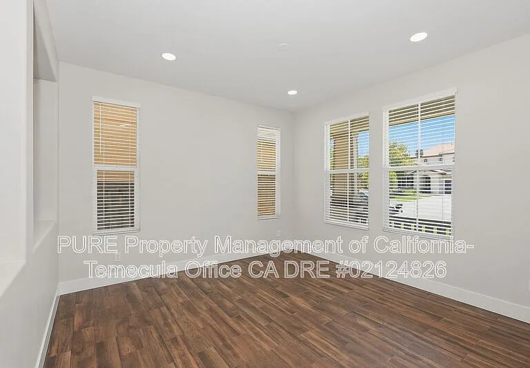 29754 Maxmillian Ave — Photo 2