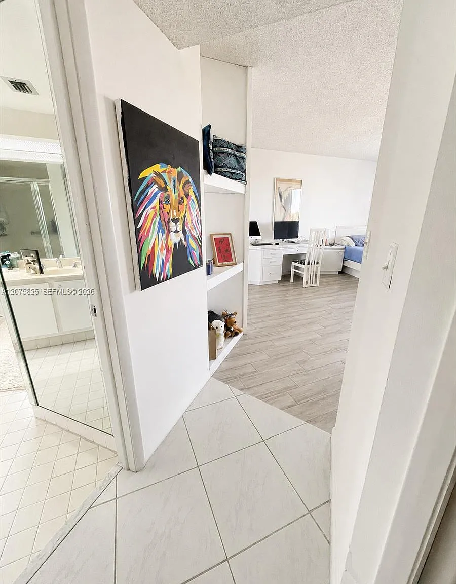 Environ Towers Ii Condo — Photo 4