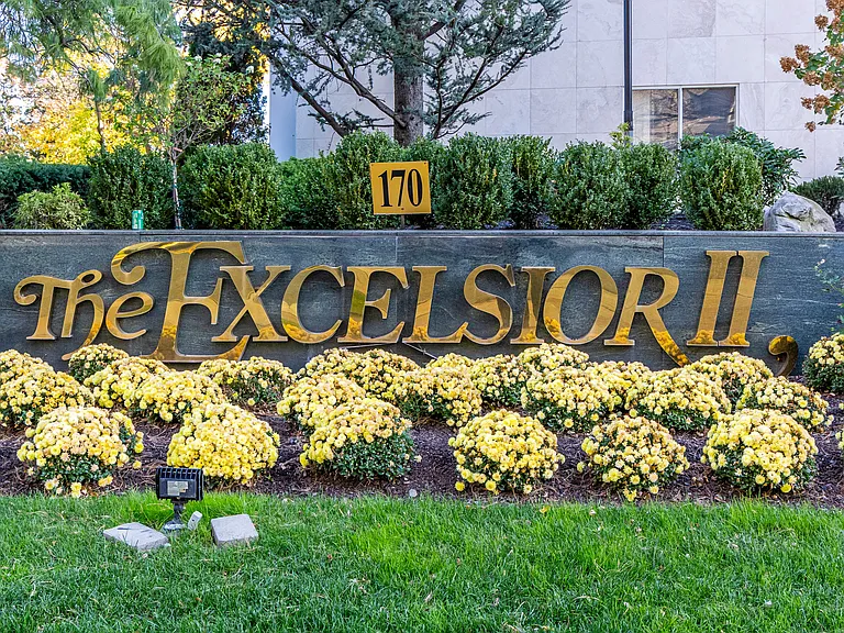 Excelsior II Apartments — Photo 8