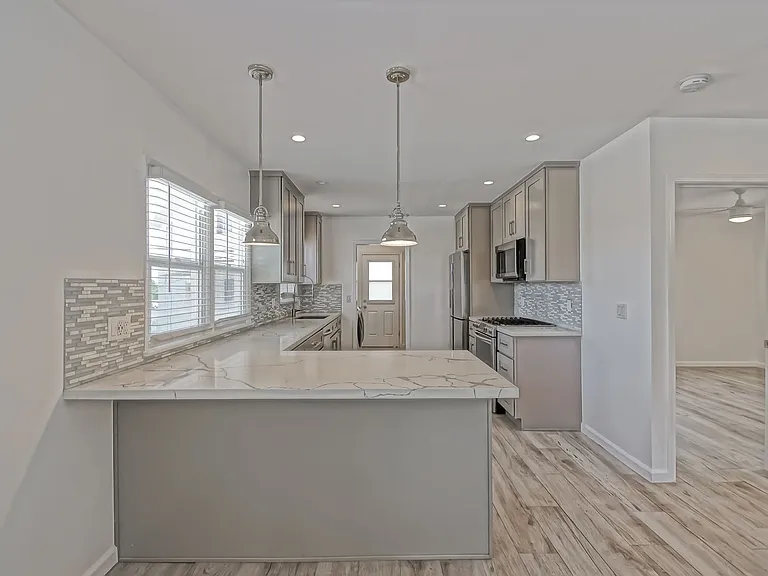 344-348 Calle Miramar — Photo 11