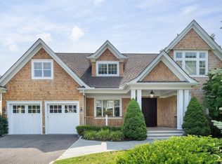 7 Shore Ct, Huntington, NY 11743