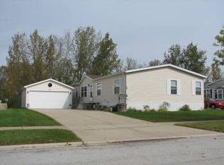 28 Petunia Cir, Matteson, IL 60443