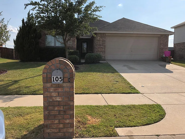 105 Roundup Rd — Photo 2