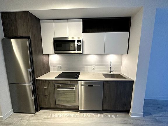 3rd image of 60 Princess St #831