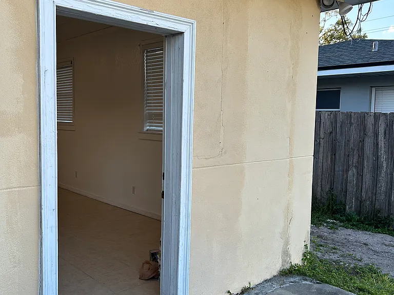 308 N Himes Ave — Photo 2