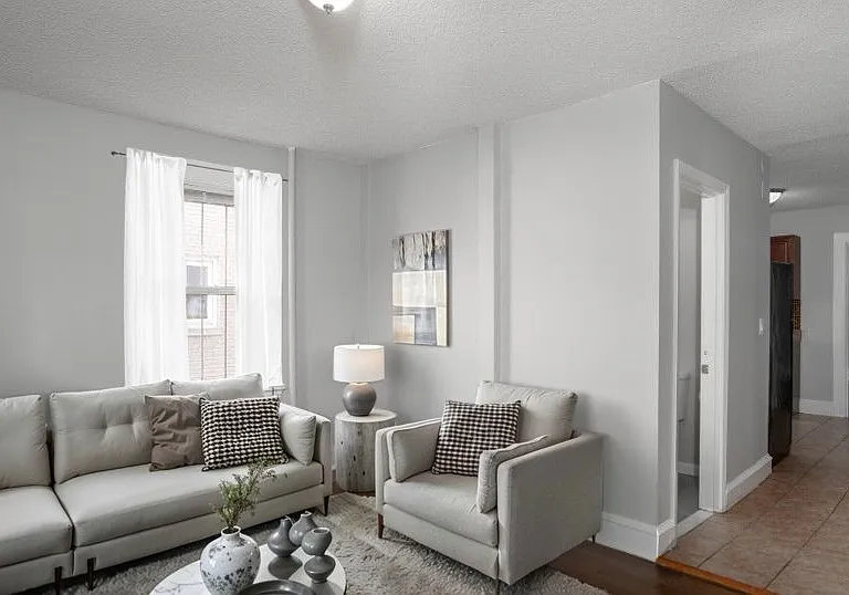 Residences at Barry Square — Photo 3