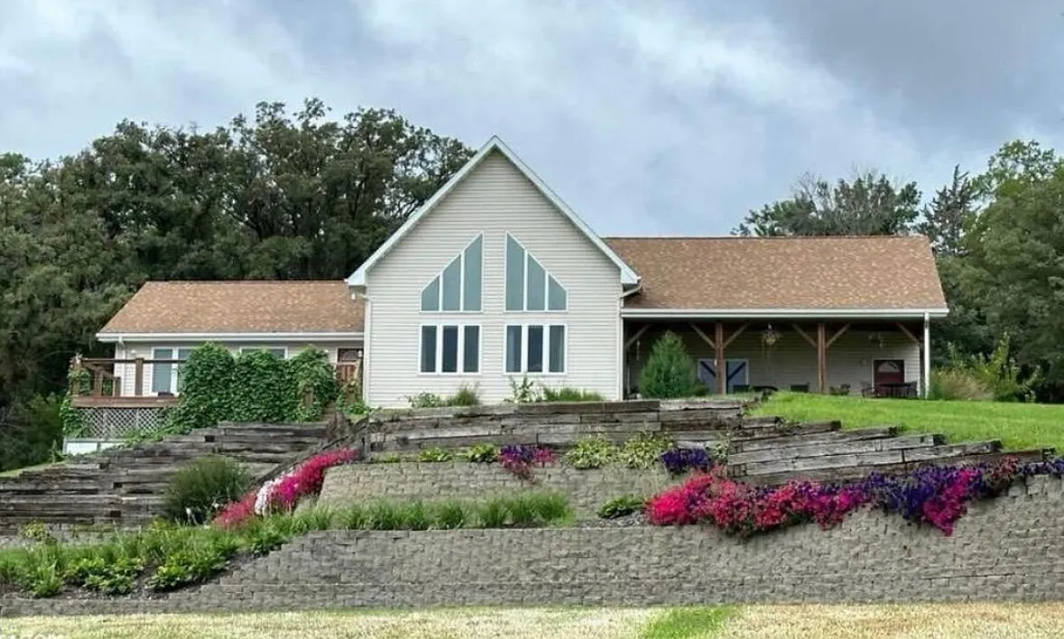 3 bed, 2.5 bath, 3036 sqft, $2,500 — Photo 1