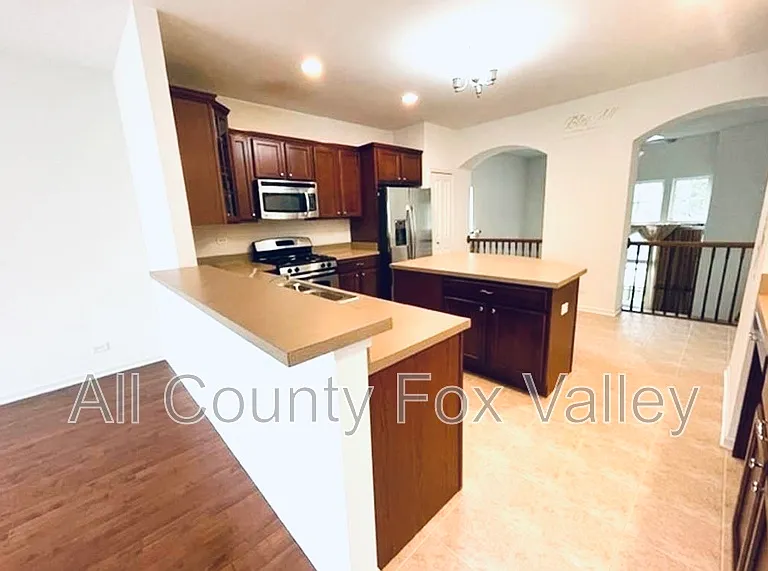 459 Grosvenor Ln — Photo 8