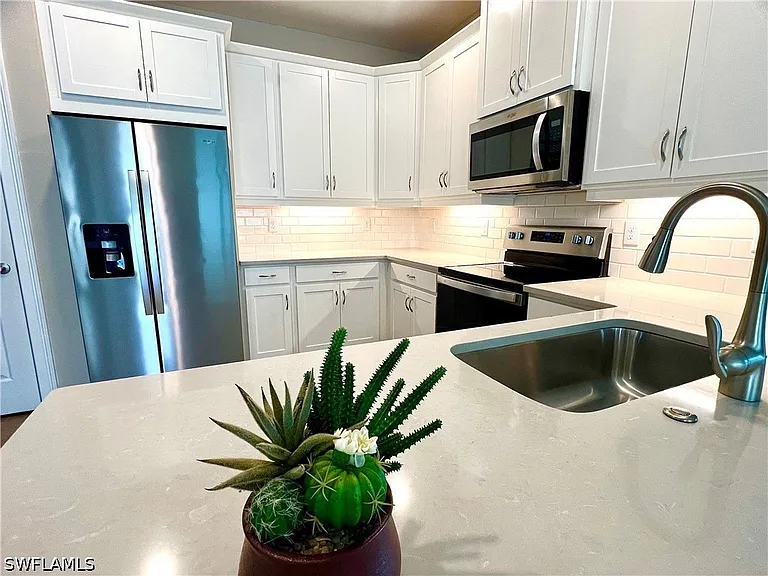 1130 Rolling Brook Ln — Photo 1