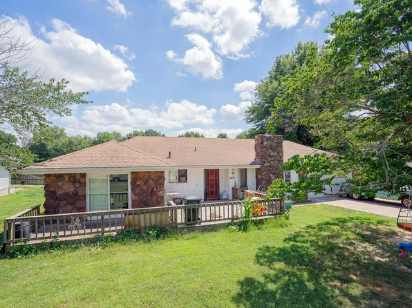 408 E Walnut Street, Aurora, MO 65605