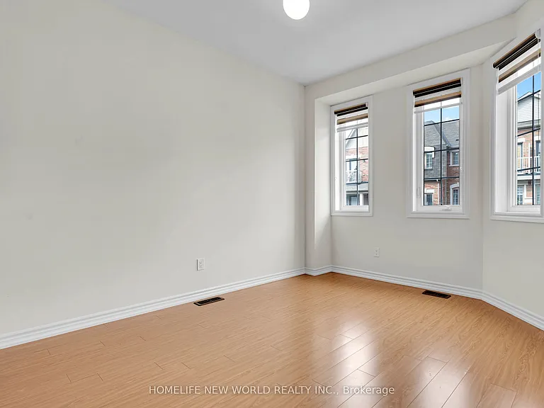 8 Shiff Cres — Photo 18