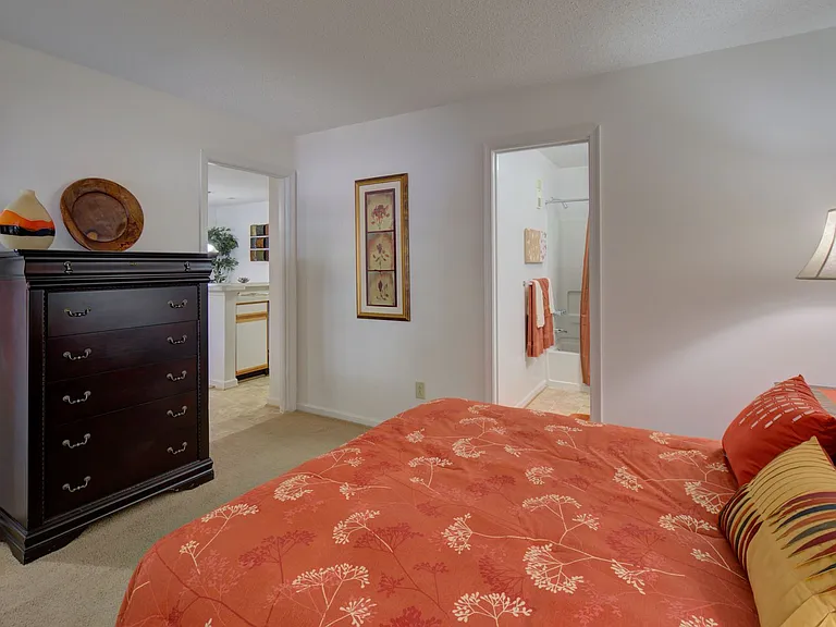 Featherstone Apartments at Kiln Creek — Photo 4