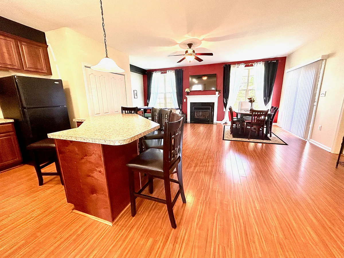 Building Photo - Skyview Cir