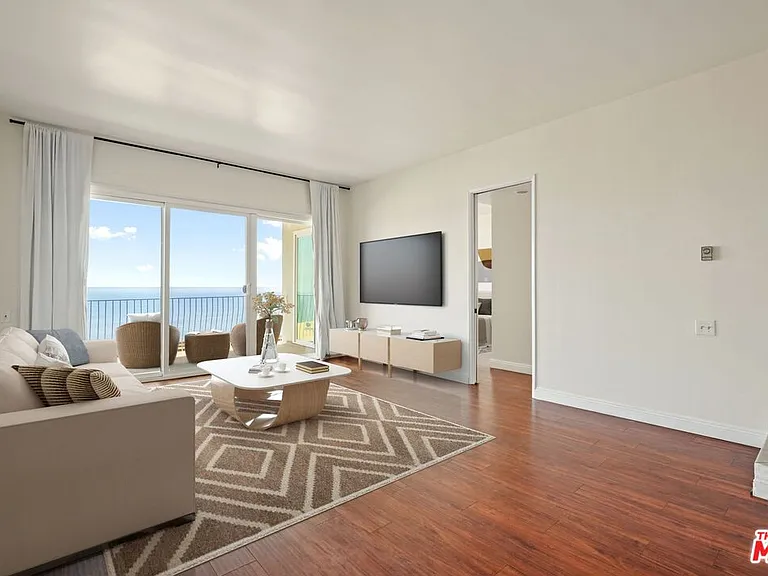 18103 Coastline Dr #8 — Photo 2