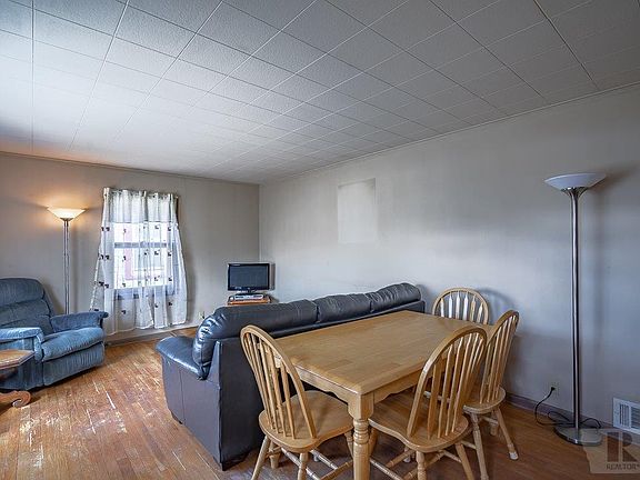 3rd image of 926 Isett Ave