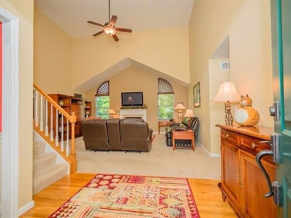 3rd image of 6028 Lakewood Dr