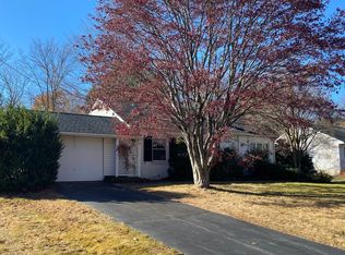 10 Wells Dr, Farmington, CT 06032