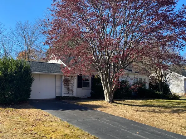 10 Wells Drive, Farmington, CT 06032