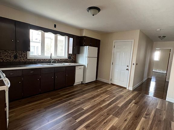 5th image of 212 School St #1
