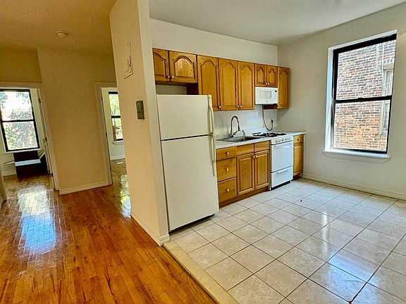 2nd image of 21 Central Park N #51