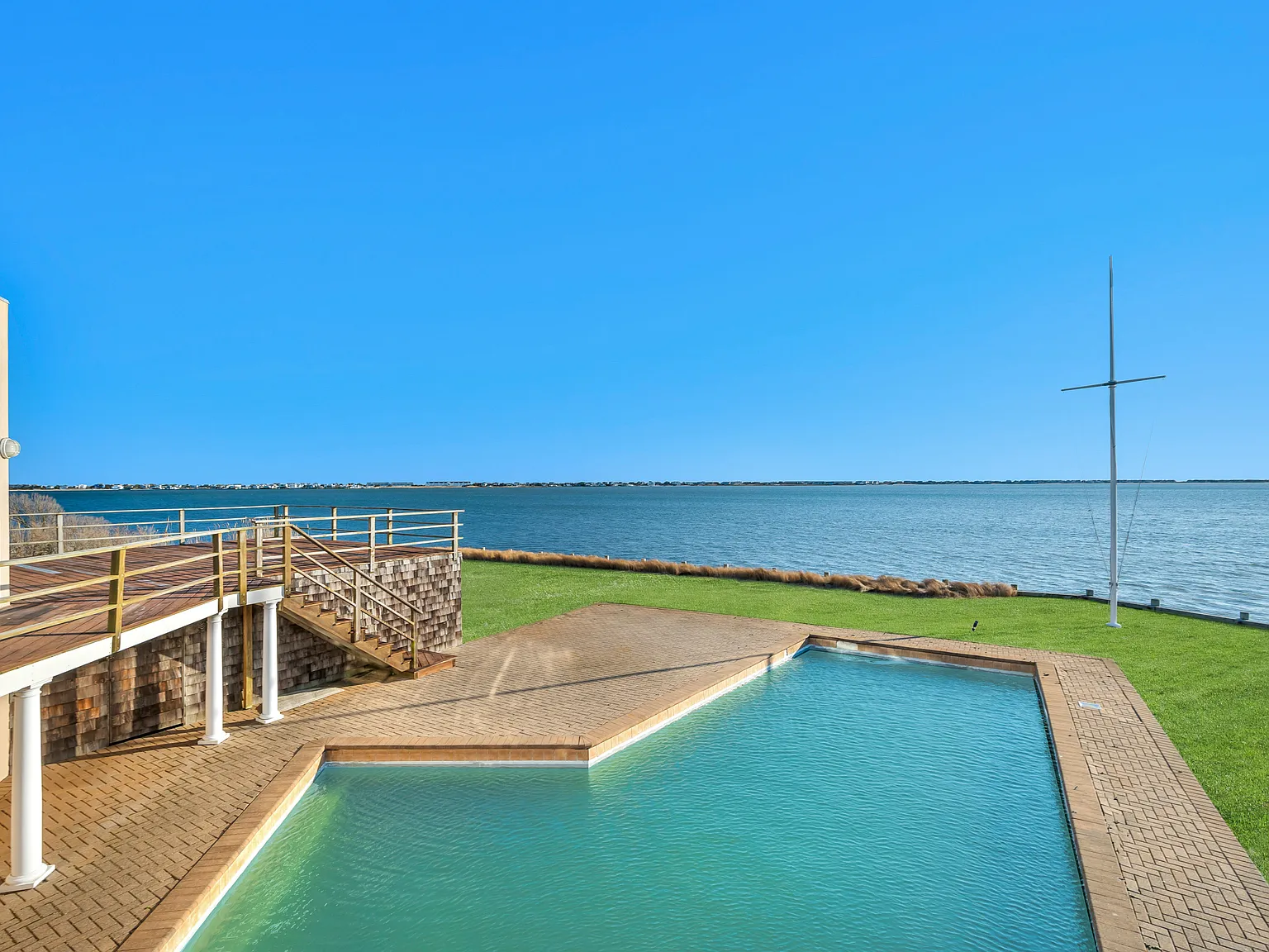 Waterfront Home, Heated Pool, Amazing Views — Photo 2