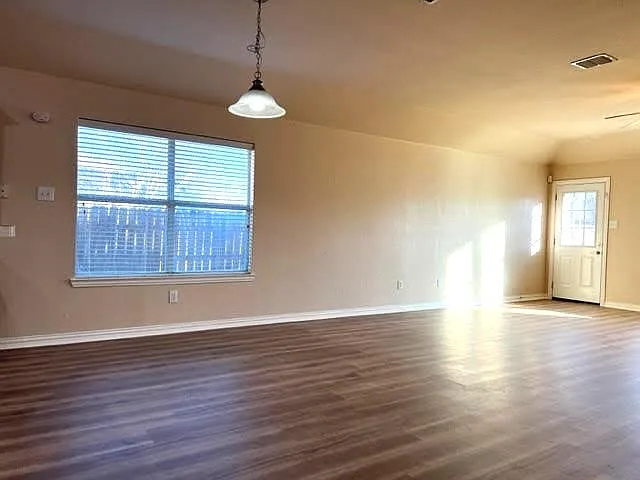 8405 Shasta Dr — Photo 10