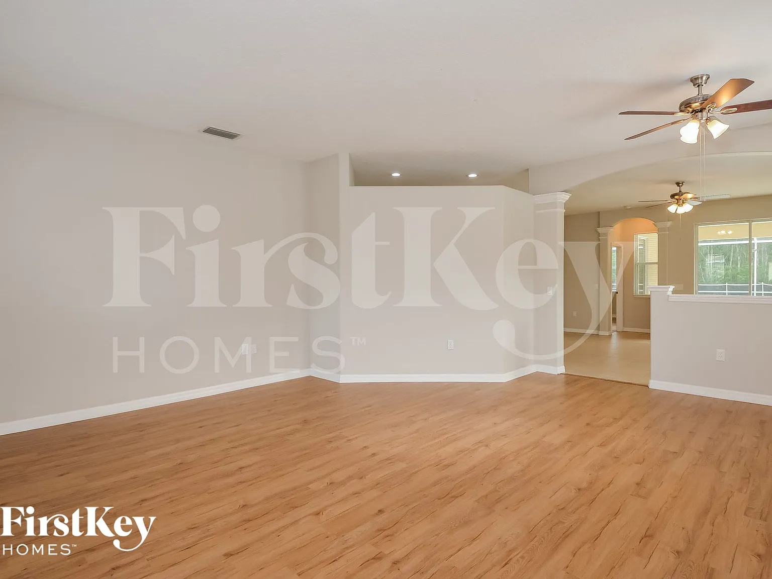 3 bed, 2.0 bath, 1598 sqft, $2,120 — Photo 2