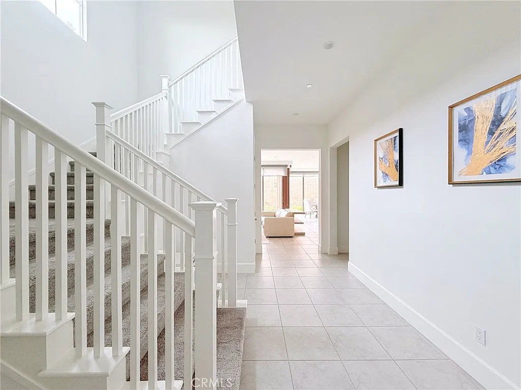 4 bed, 2769 sqft, $7,350 — Photo 3