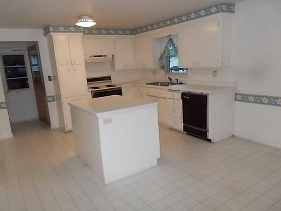 2nd image of 2487 Leslie Dr