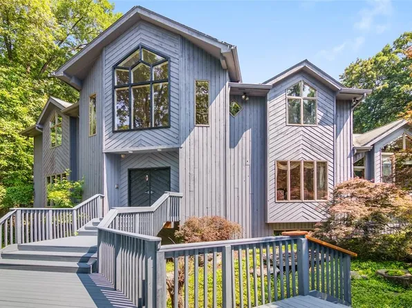239 S Mountain Road, New City, NY 10956