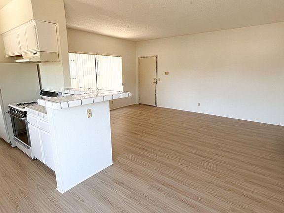 3rd image of 2572 S Centinela Ave #4