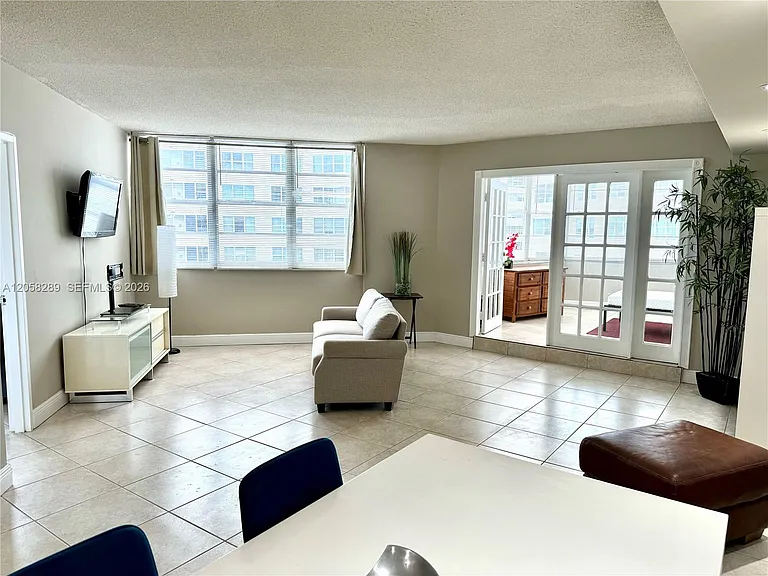 801 Brickell Bay Dr #465 — Photo 2