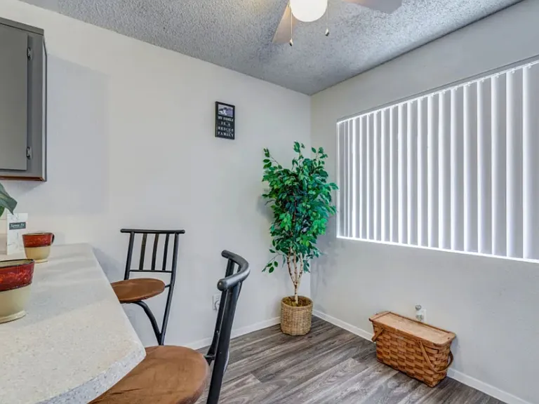 Santa Fe Apartments — Photo 6
