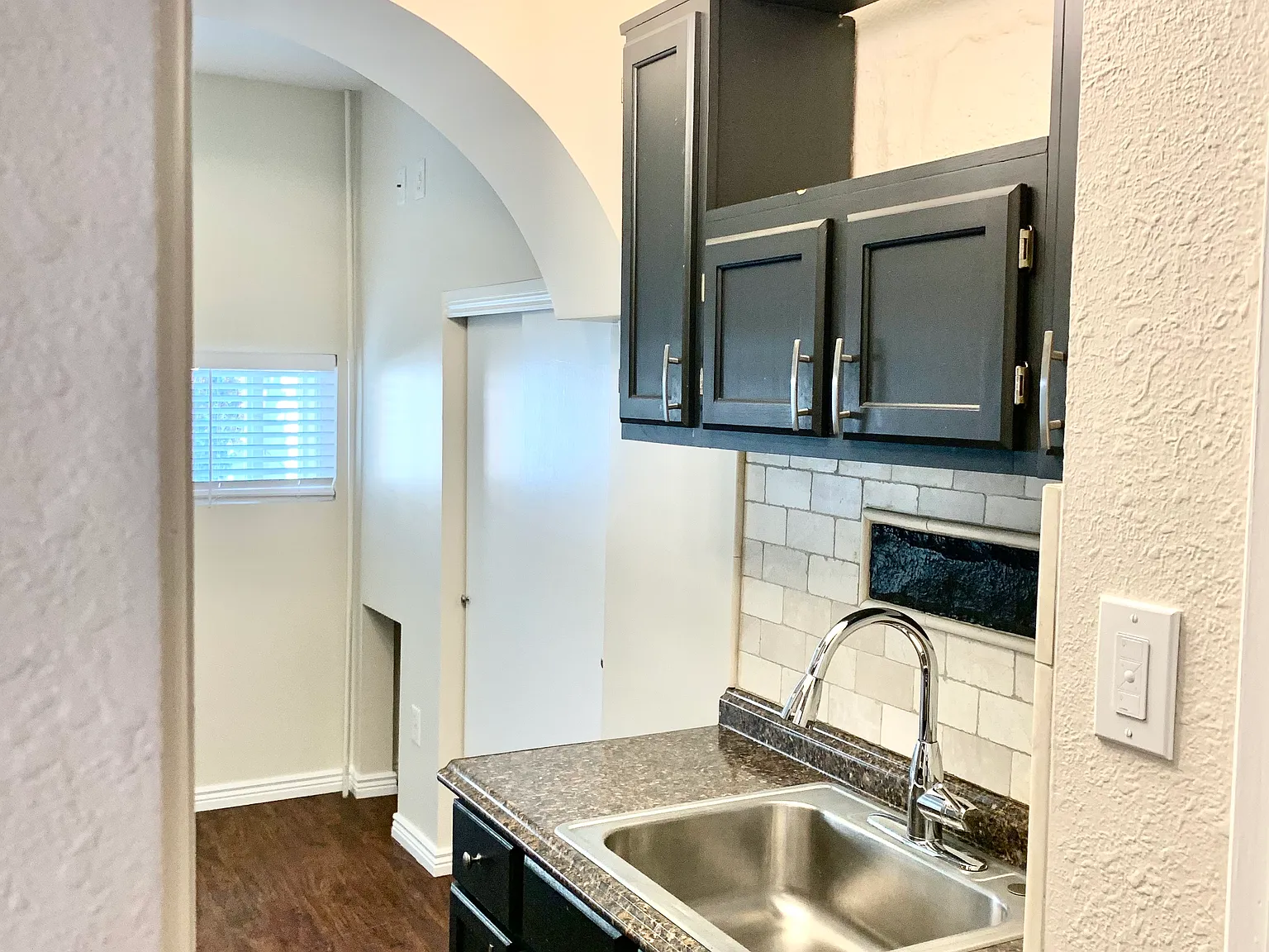 Studio, 400 sqft, $1,095 — Photo 3
