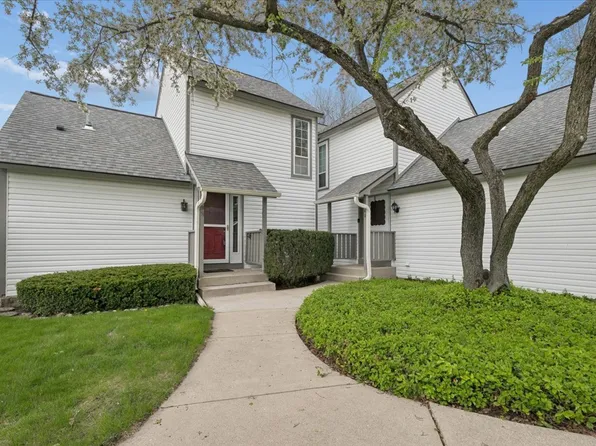 938 Chase Ct, Gurnee, IL 60031