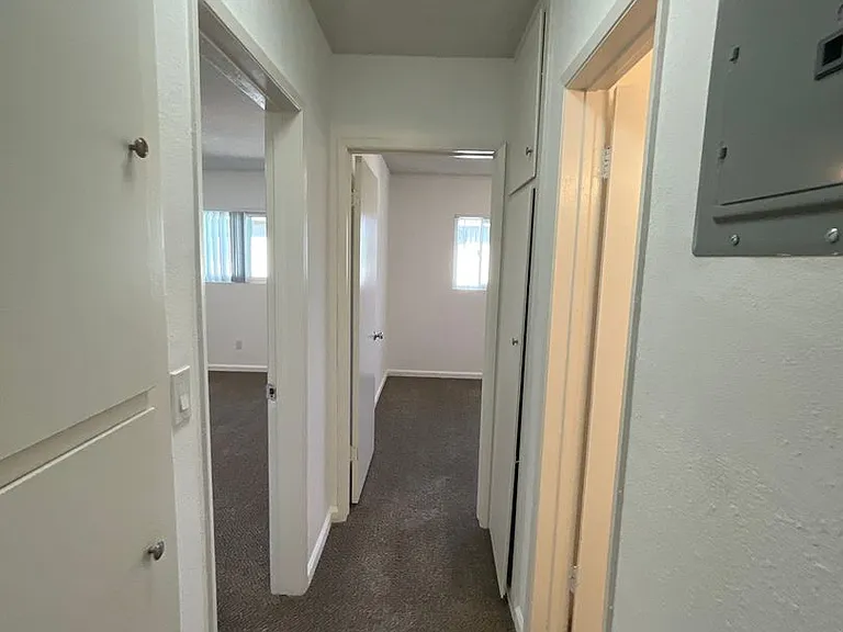 126 E Wilken Way — Photo 12