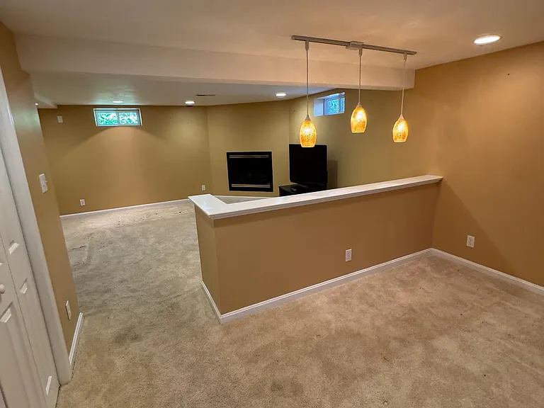 2906 Breezy Ter — Photo 32