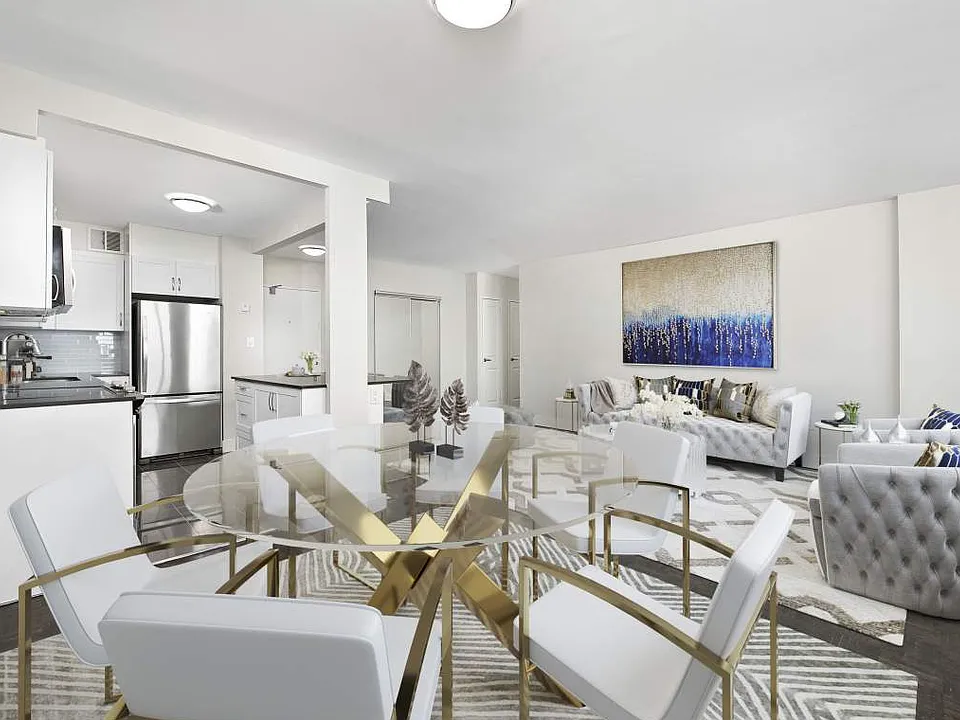 91 Cosburn Ave #302