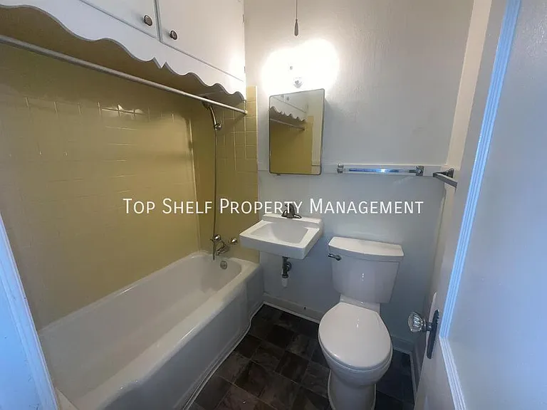 2303 E 9th St #2 — Photo 5