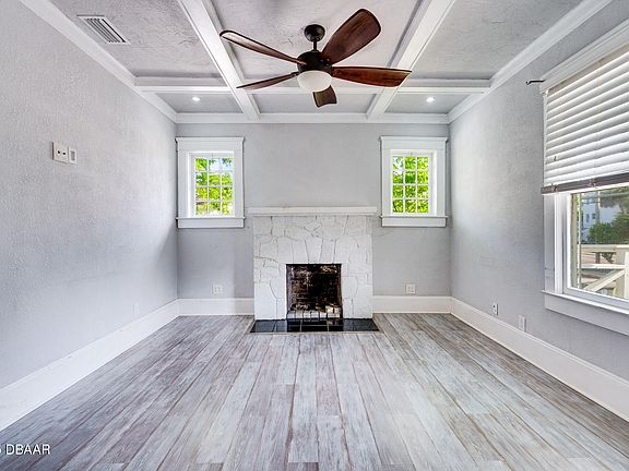 2nd image of 203 N Oleander Ave