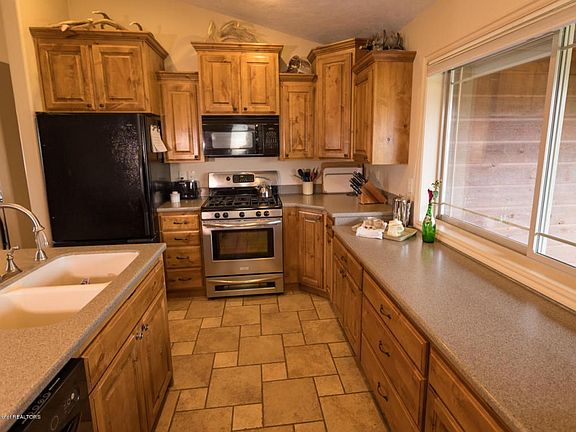 Great Kitchen with lots of Storage