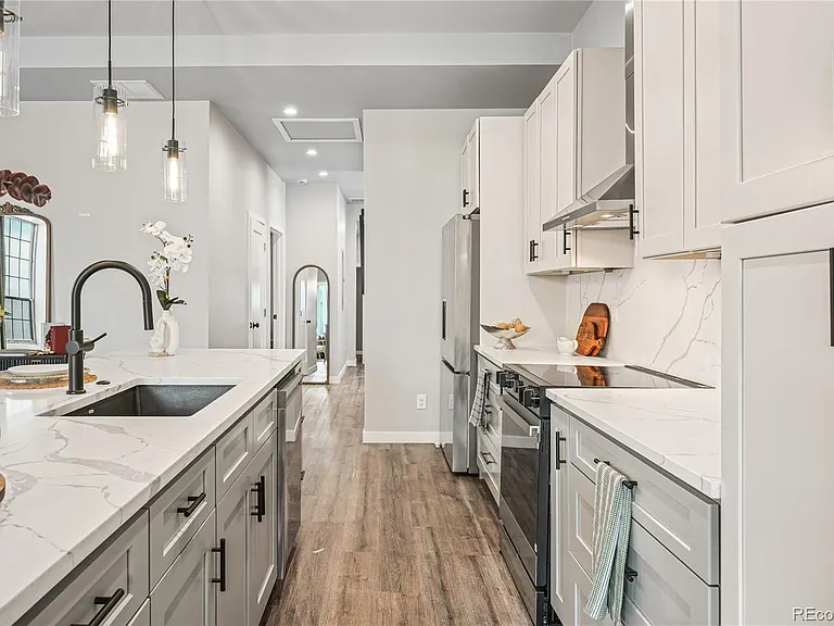 2949 Glenarm Pl — Photo 14