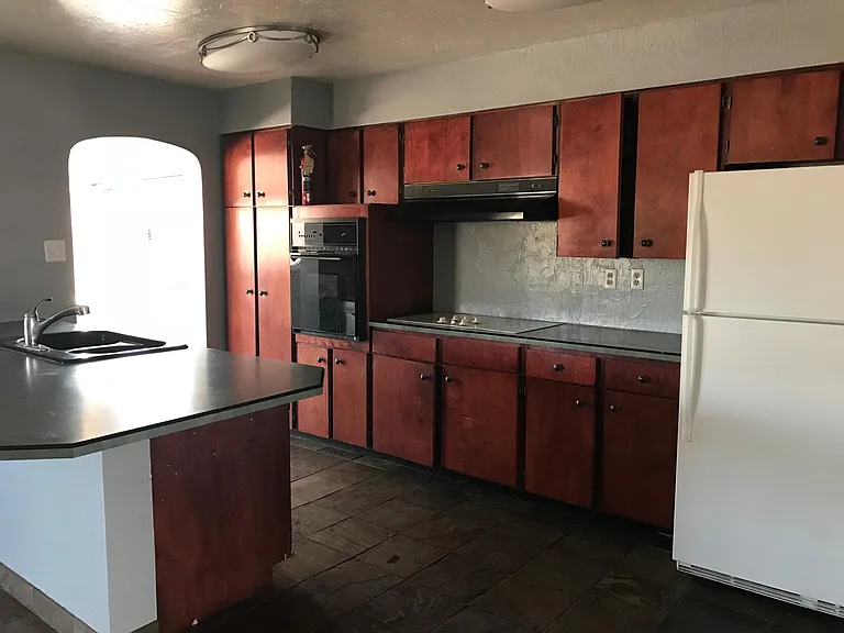 128 E Del Rio Dr — Photo 6