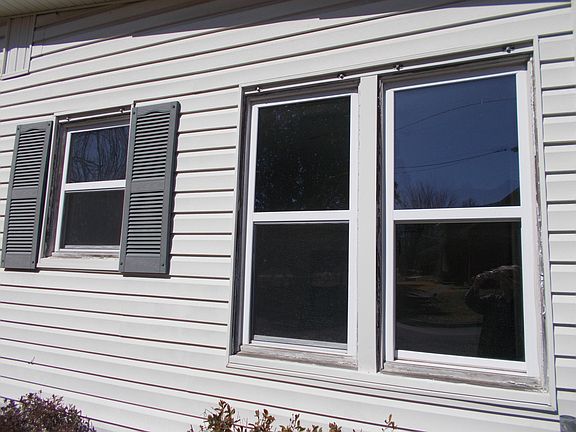 3rd image of 715 S Erie Ave