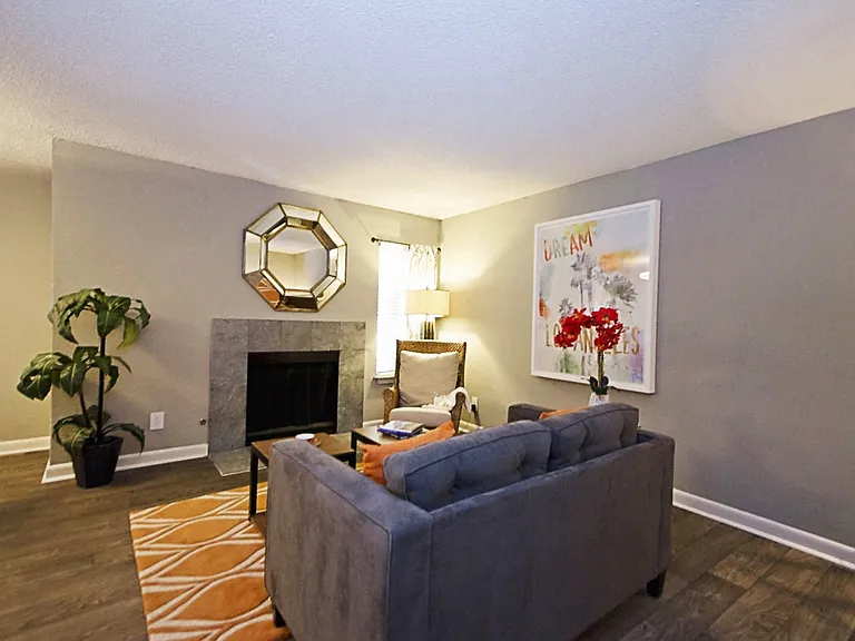 555 Eagles Crest Village Ln — Photo 14