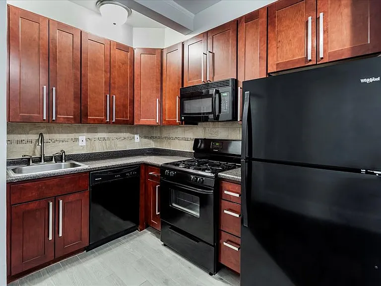 11 Park Place Apartments — Photo 18