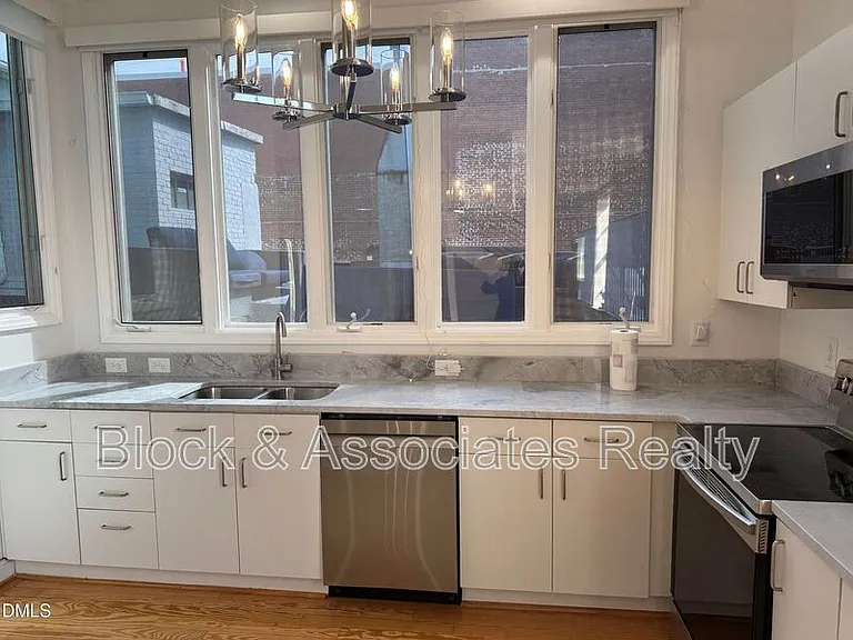 109 W Main St #402 — Photo 8